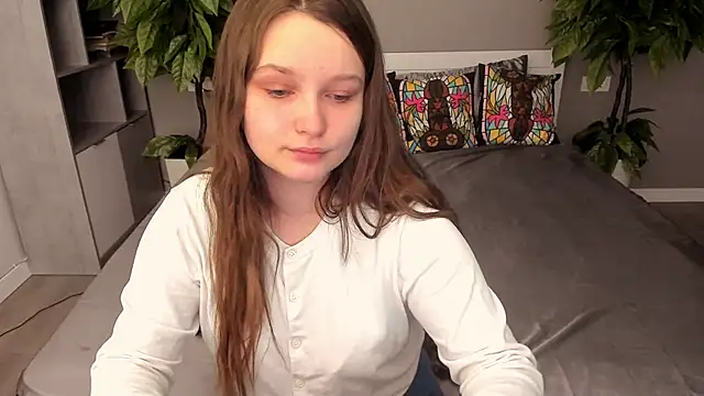 MagicPeachh  online show from November 18, 2025, 10:31 am