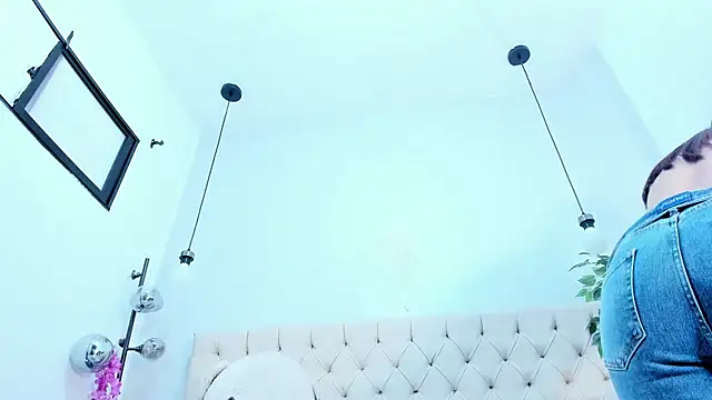 Victoria Coleman online show from November 17, 2025, 9:20 pm