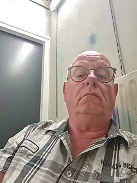Snapshot of andrejoyfull64 chatting on July 8, 2026, 1:15 pm andrejoyfull64 online show from July 8, 2026, 1:15 pm