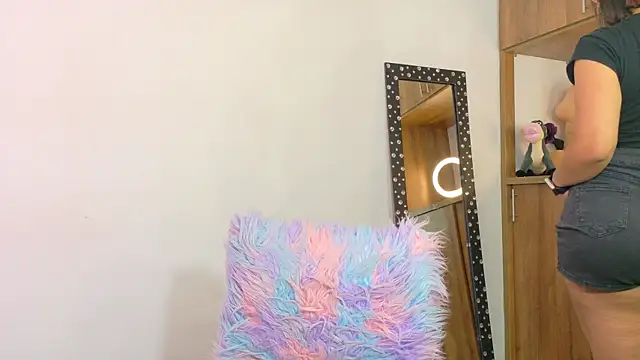 im anna  online show from November 23, 2025, 4:07 pm