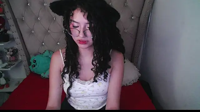 Snapshot of CherieCurl chatting on November 9, 2025, 12:09 am CherieCurl online show from November 9, 2025, 12:09 am