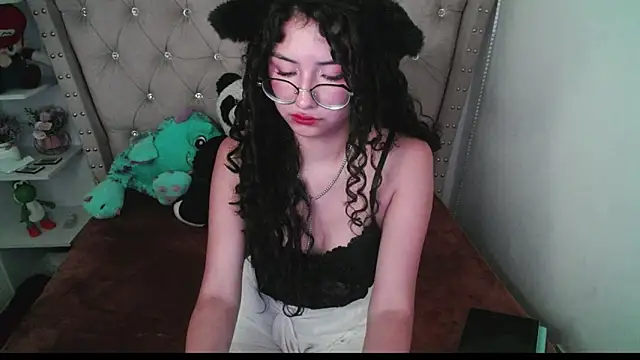 Snapshot of CherieCurl chatting on November 22, 2025, 6:07 pm CherieCurl online show from November 22, 2025, 6:07 pm