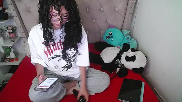 Snapshot of CherieCurl chatting on December 16, 2025, 2:55 pm CherieCurl online show from December 16, 2025, 2:55 pm