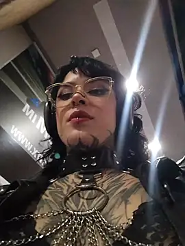 taaylor33 online show from May 16, 2026, 12:18 am