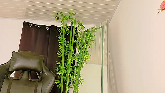 Snapshot of scarlet-jonesx chatting on November 29, 2025, 10:24 pm scarlet-jonesx online show from November 29, 2025, 10:24 pm