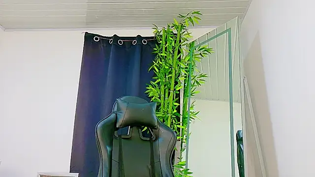 Snapshot of scarlet-jonesx chatting on December 2, 2025, 11:34 pm scarlet-jonesx online show from December 2, 2025, 11:34 pm