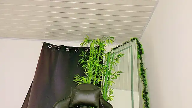 Snapshot of scarlet-jonesx chatting on December 13, 2025, 11:43 pm scarlet-jonesx online show from December 13, 2025, 11:43 pm