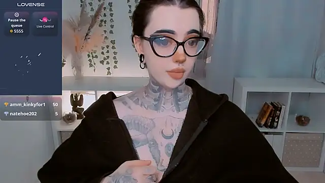 Snapshot of Dixi_Pixi_ chatting on July 18, 2026, 5:44 am Dixi Pixi online show from July 18, 2026, 5:44 am