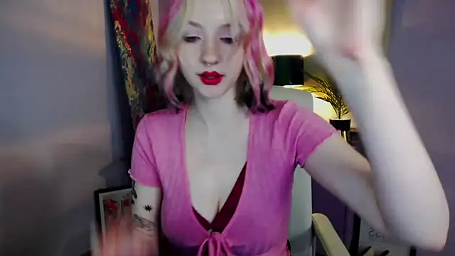 Snapshot of MadelineLust chatting on December 8, 2024, 4:07 pm MadelineLust online show from December 8, 2024, 4:07 pm