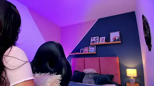 Chloe fischer  online show from January 15, 2026, 3:27 pm