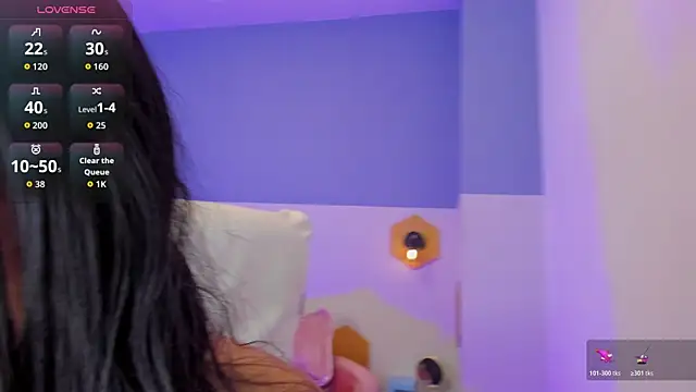 Chloe fischer  online show from March 22, 2026, 3:26 pm