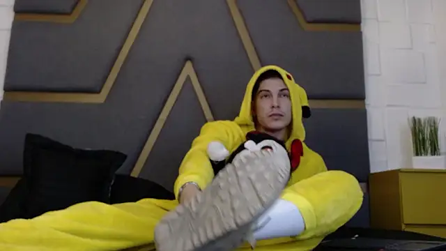 Karimferrer online show from February 13, 2026, 3:35 am