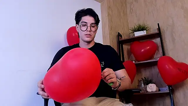 Karimferrer online show from February 15, 2026, 3:58 am