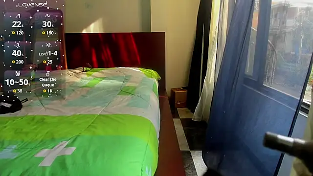 latinaStepmom online show from October 29, 2025, 8:43 pm