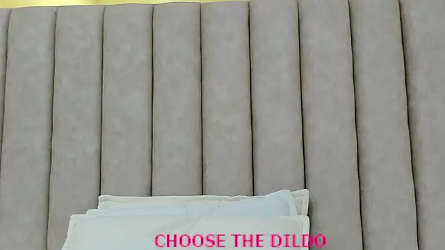 FreyaMoller online show from September 19, 2025, 7:47 pm