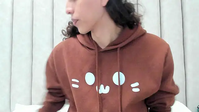 FreyaMoller online show from February 15, 2026, 7:10 pm