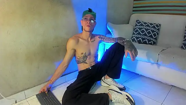 Snapshot of french_sexx chatting on February 15, 2026, 7:54 pm french sexx online show from February 15, 2026, 7:54 pm