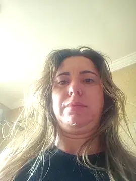 josyflores01 online show from February 21, 2026, 12:06 pm