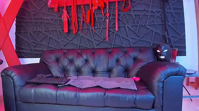 Ivannaakozlov  online show from October 28, 2025, 8:11 pm