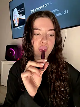 Kimi Ass online show from November 5, 2025, 1:55 pm