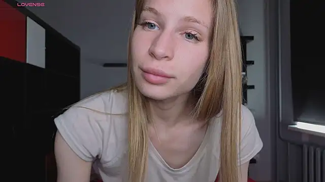 Snapshot of Elis_Fox chatting on June 22, 2026, 8:00 am Elis Fox online show from June 22, 2026, 8:00 am