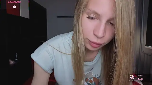 Snapshot of Elis_Fox chatting on June 30, 2026, 8:04 am Elis Fox online show from June 30, 2026, 8:04 am