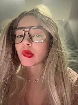 Snapshot of Times__Square chatting on December 18, 2024, 6:10 am Times Square online show from December 18, 2024, 6:10 am