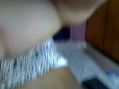 Snapshot of Queen_petite_ chatting on November 21, 2025, 7:01 pm Queen petite online show from November 21, 2025, 7:01 pm