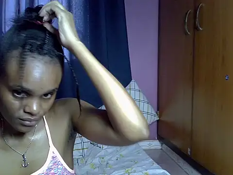 Snapshot of Queen_petite_ chatting on November 29, 2025, 4:48 am Queen petite online show from November 29, 2025, 4:48 am