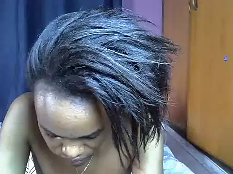 Snapshot of Queen_petite_ chatting on December 4, 2025, 6:16 pm Queen petite online show from December 4, 2025, 6:16 pm