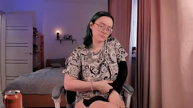 Snapshot of alisahug chatting on November 17, 2025, 10:54 am alisahug online show from November 17, 2025, 10:54 am