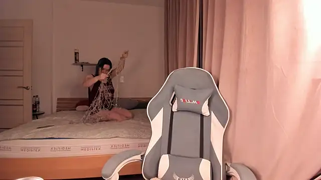 Snapshot of alisahug chatting on November 30, 2025, 2:54 pm alisahug online show from November 30, 2025, 2:54 pm