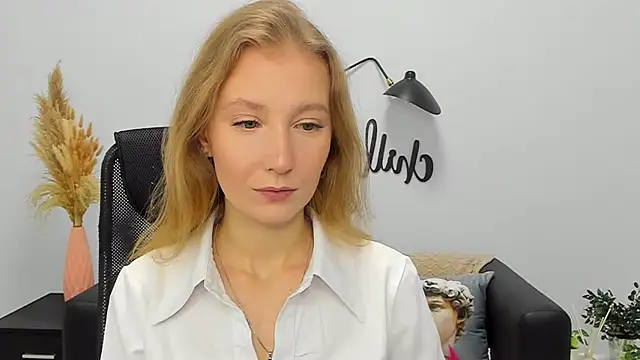 Snapshot of LolaWilsons chatting on January 10, 2025, 6:20 am LolaWilsons online show from January 10, 2025, 6:20 am