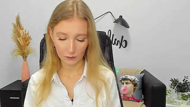 Snapshot of LolaWilsons chatting on January 10, 2025, 9:44 am LolaWilsons online show from January 10, 2025, 9:44 am