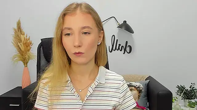 Snapshot of LolaWilsons chatting on January 11, 2025, 8:22 am LolaWilsons online show from January 11, 2025, 8:22 am