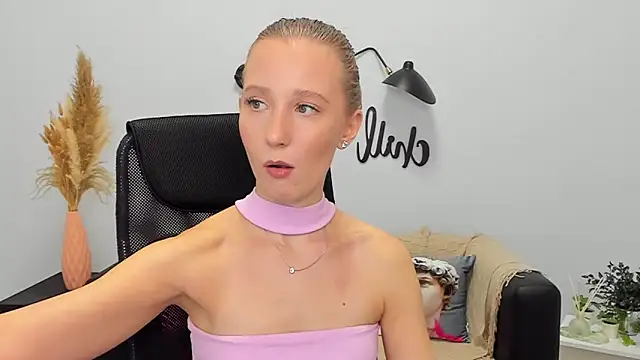 Snapshot of LolaWilsons chatting on January 31, 2025, 12:29 pm LolaWilsons online show from January 31, 2025, 12:29 pm