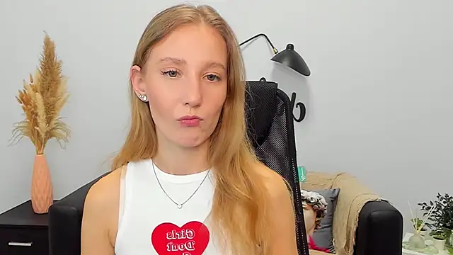 Snapshot of LolaWilsons chatting on February 3, 2025, 12:36 pm LolaWilsons online show from February 3, 2025, 12:36 pm