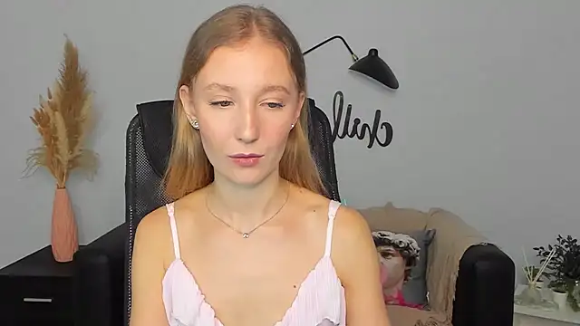 Snapshot of LolaWilsons chatting on February 4, 2025, 9:28 am LolaWilsons online show from February 4, 2025, 9:28 am