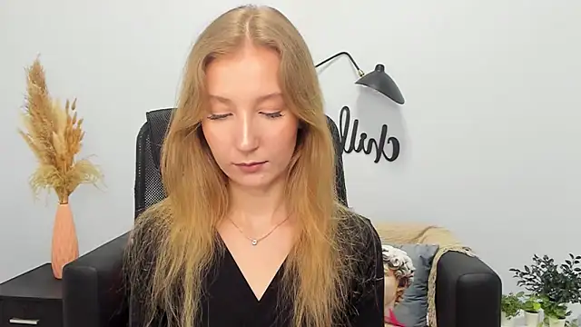 Snapshot of LolaWilsons chatting on March 6, 2025, 9:03 am LolaWilsons online show from March 6, 2025, 9:03 am