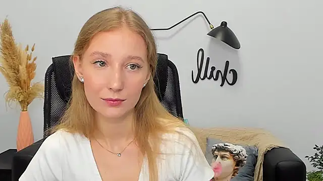 Snapshot of LolaWilsons chatting on March 14, 2025, 9:24 am LolaWilsons online show from March 14, 2025, 9:24 am