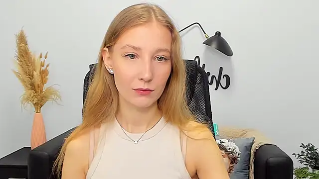 Snapshot of LolaWilsons chatting on March 18, 2025, 6:14 am LolaWilsons online show from March 18, 2025, 6:14 am