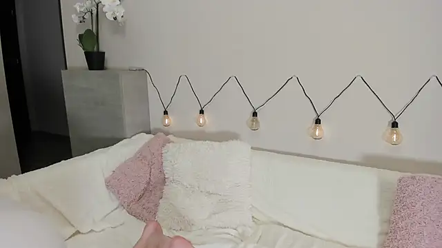 Snapshot of shine_chanel chatting on December 10, 2024, 9:22 pm shine chanel online show from December 10, 2024, 9:22 pm