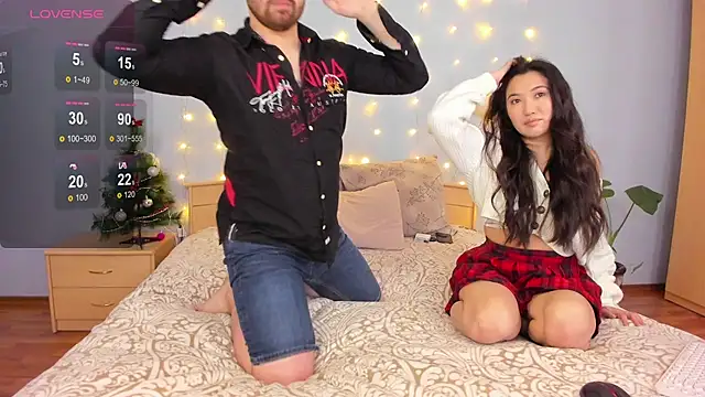 NikkiNSerdron online show from December 17, 2024, 4:34 am