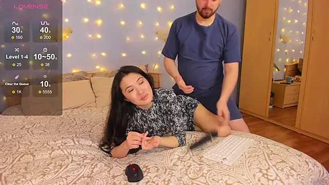 NikkiNSerdron online show from January 25, 2025, 9:47 am