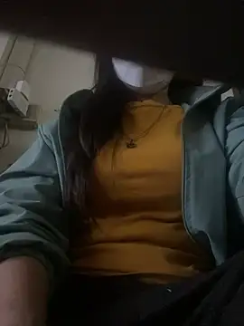 Snapshot of Tuongvy05 chatting on January 1, 2025, 2:09 pm Tuongvy05 online show from January 1, 2025, 2:09 pm