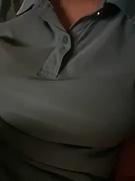 Snapshot of Tuongvy05 chatting on October 13, 2025, 4:07 pm Tuongvy05 online show from October 13, 2025, 4:07 pm