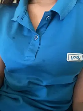 Snapshot of Tuongvy05 chatting on November 15, 2025, 8:33 am Tuongvy05 online show from November 15, 2025, 8:33 am