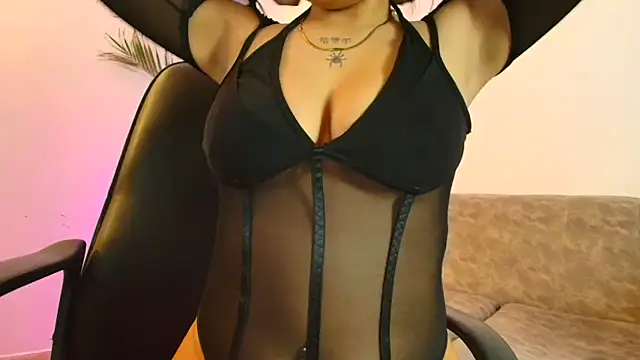 Snapshot of Susana_hank2 chatting on November 12, 2025, 7:24 pm Susana hank2 online show from November 12, 2025, 7:24 pm