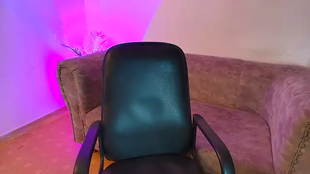 Snapshot of Susana_hank2 chatting on November 25, 2025, 11:27 pm Susana hank2 online show from November 25, 2025, 11:27 pm