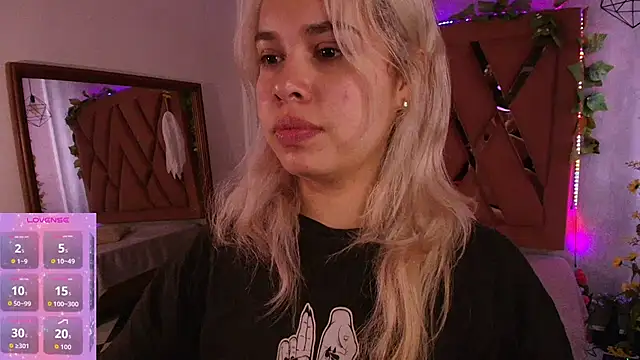 Haelycute online show from October 25, 2025, 12:02 pm